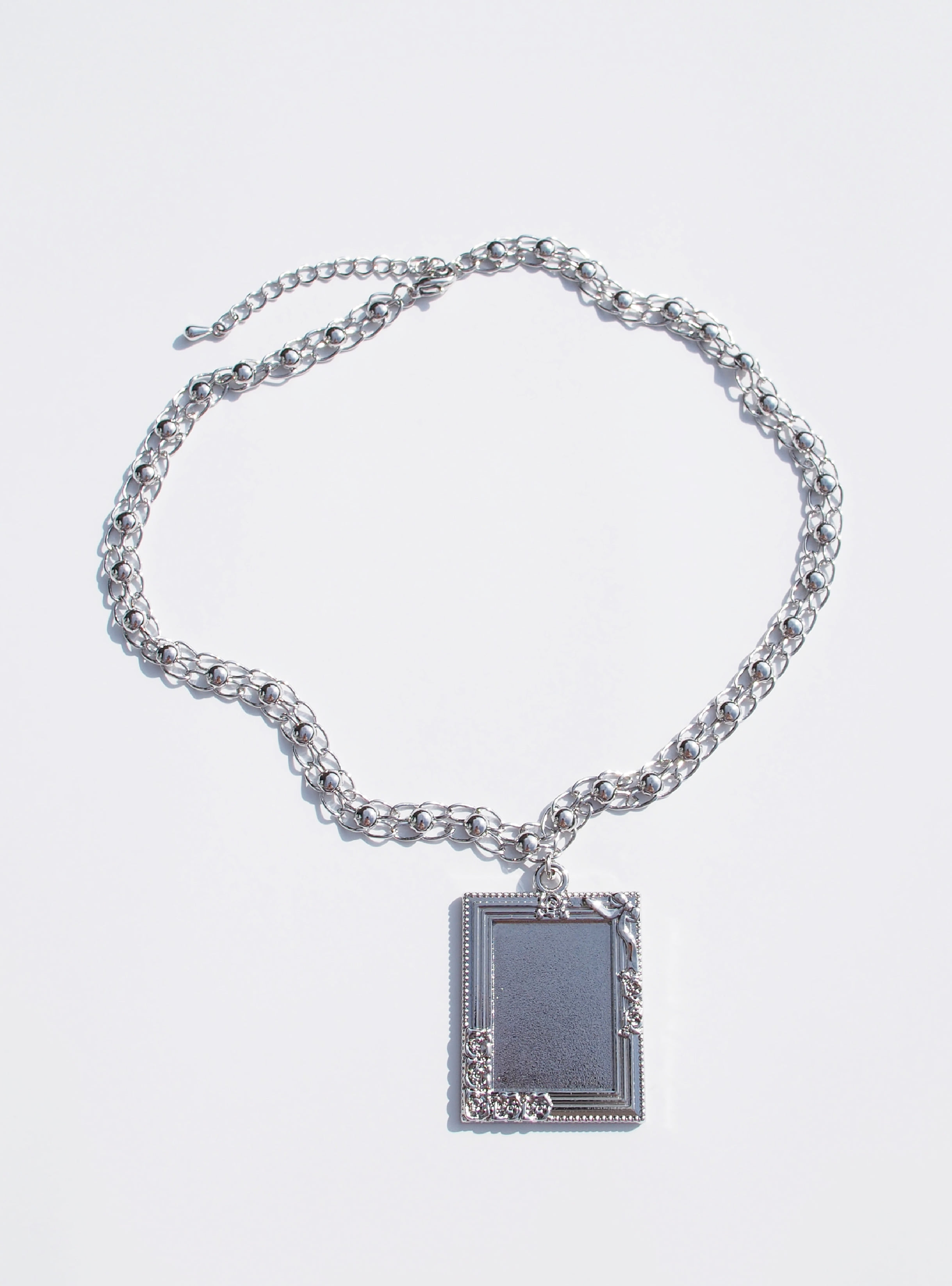 Inodore / love frame necklace